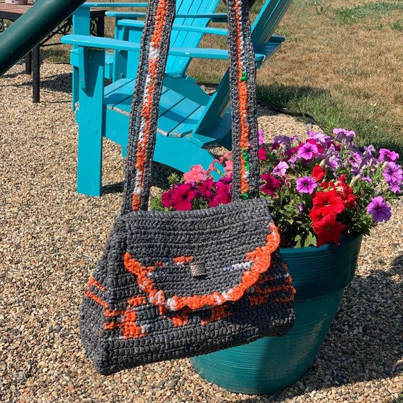 Crochet plarn cross body bag.  Handmade from recycled retail plastic bags. - Picture 5 of 5
